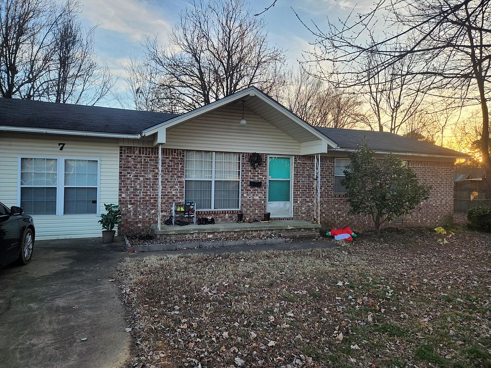 1st image of 7 Thompson Dr