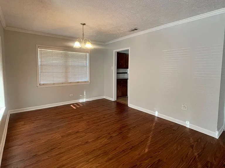 2052 N Robison Rd — Photo 2
