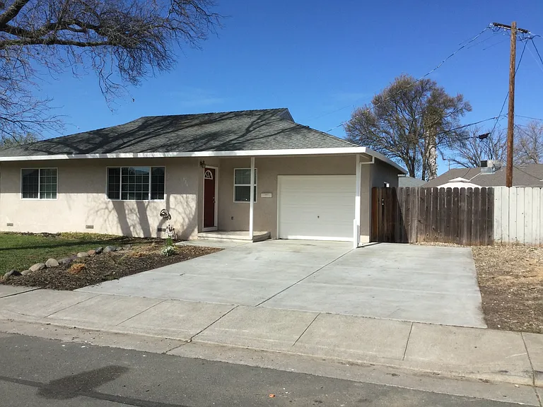 824 Taft St — Photo 2