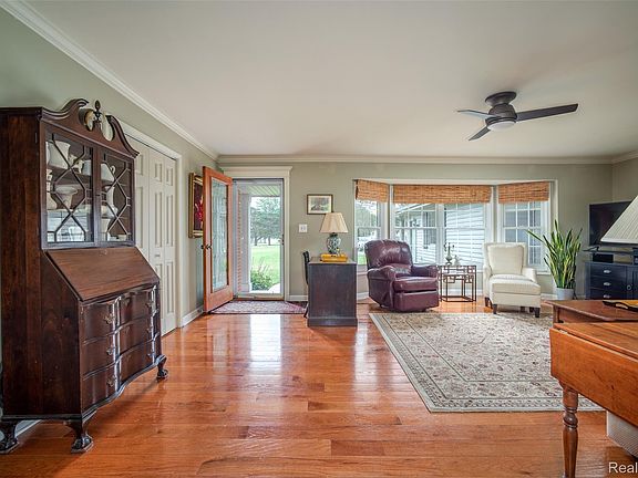 5th image of 9404 River Rd