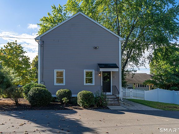 3rd image of 1325 Sullivan Avenue