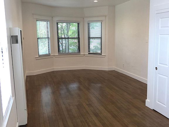 4th image of 809 Loring Ave #B