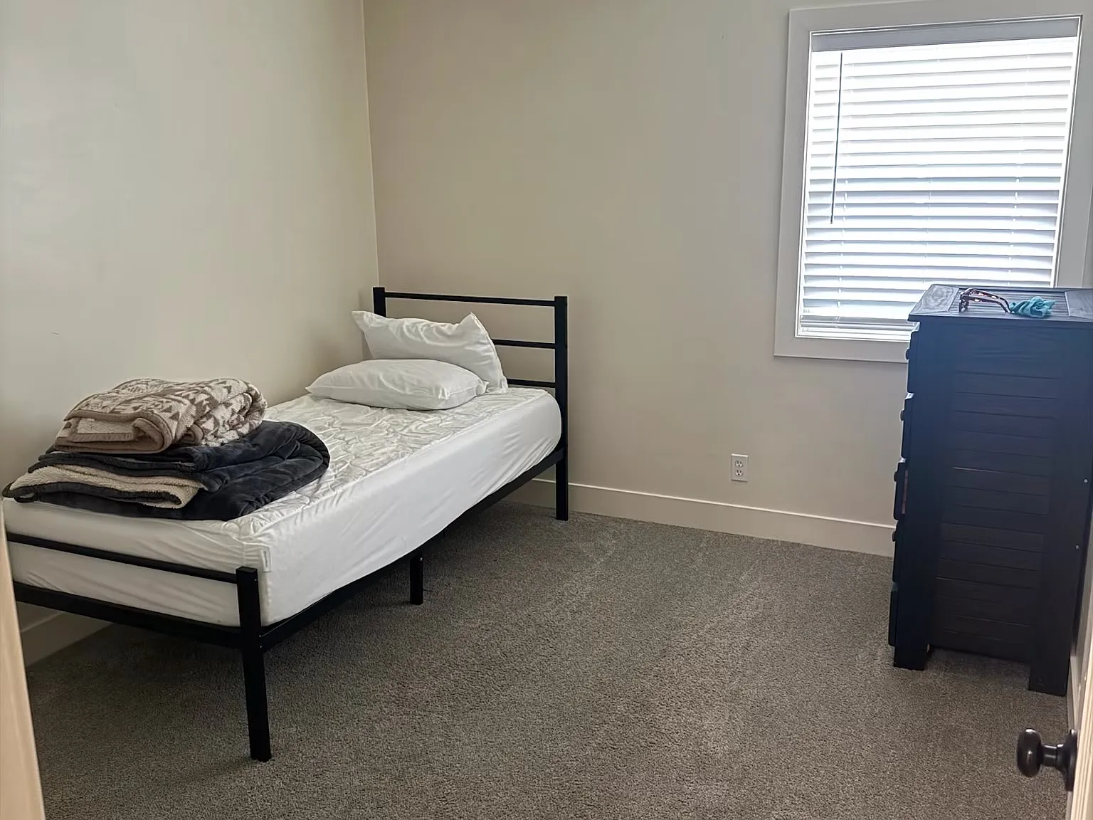 3 bed, 1315 sqft, $650 — Photo 2