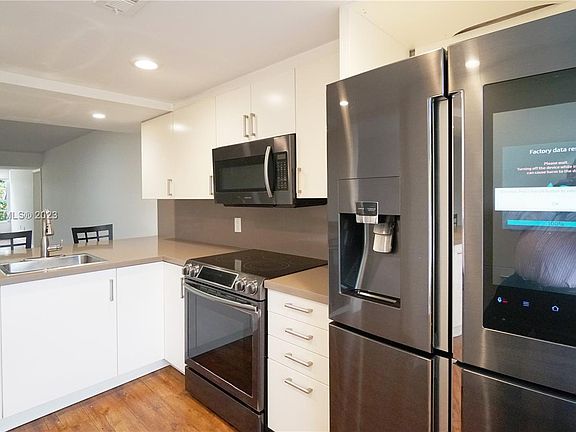 5th image of 1701 Whitehall Dr APT 305