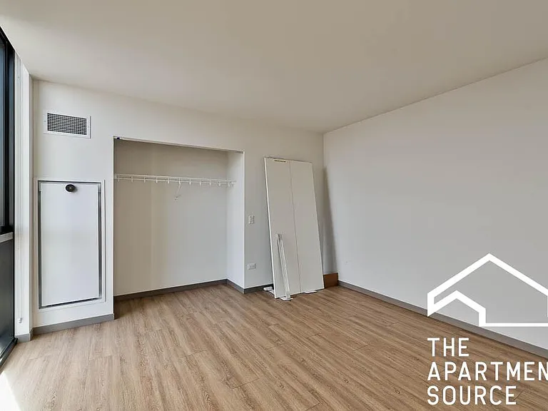 513 S Damen Ave — Photo 8