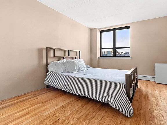 5th image of 301 Cathedral Pkwy APT 16E