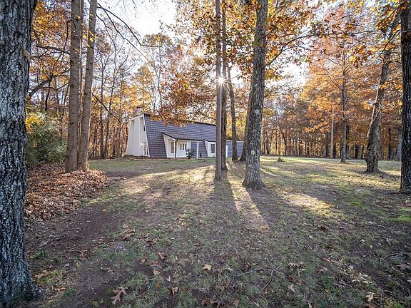 4th image of 380 Linda Ln