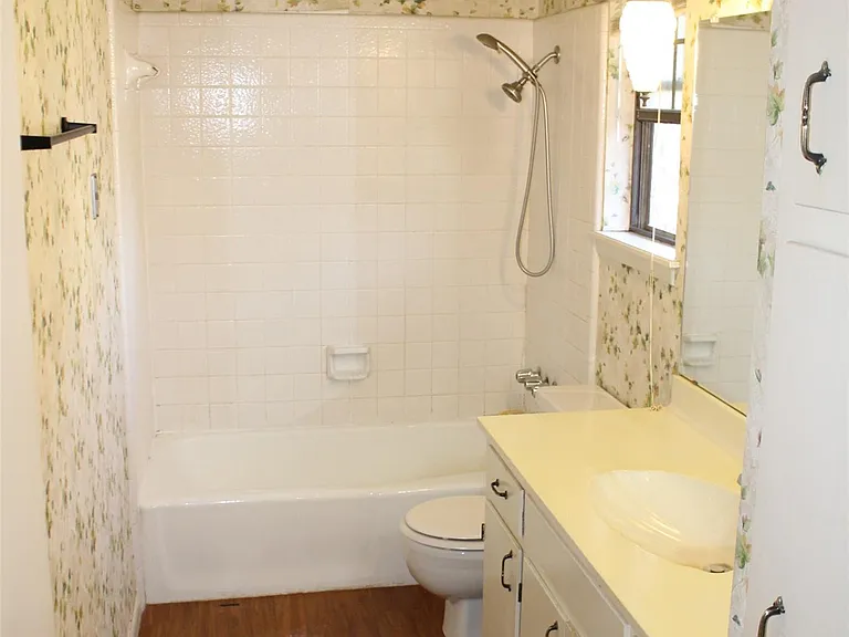 535 W Prairie Lea St — Photo 5