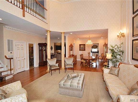 5th image of 62 Kensington Cir