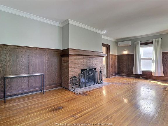 5th image of 956 Victoria Ave