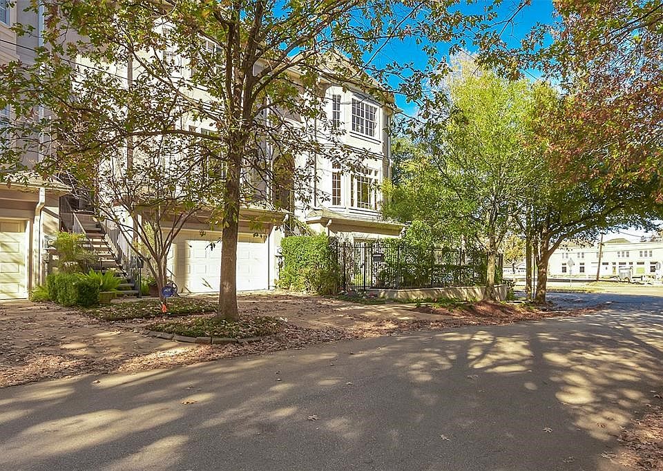 Welcome home to 6300 Schuler! Spacious townhome located in the heart of Houston