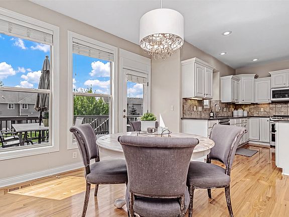 5th image of 15236 Prairie Ave