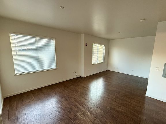 3rd image of 1450 Idlewild Dr Unit 1021