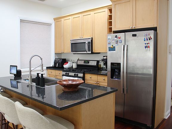 5th image of 1877 N Winnebago Ave #1W