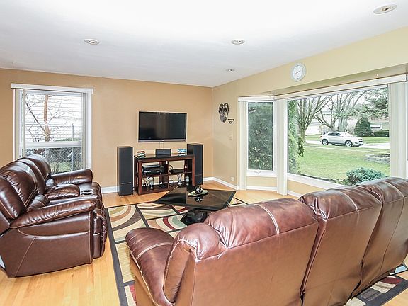 5th image of 1909 E Kiowa Ln
