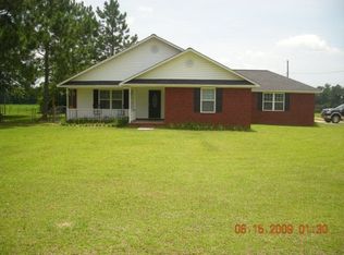 101 Plum St, Glennville, GA 30427