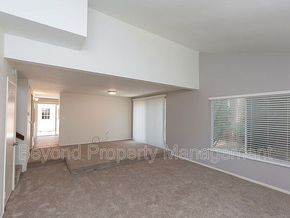 5th image of 10678 Escobar Dr