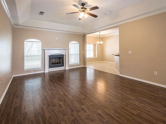 5th image of 1706 Oakwood Dr