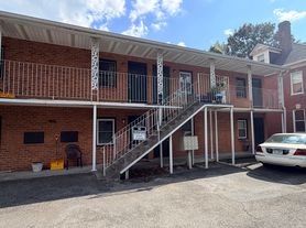 370 Highland Ave SW