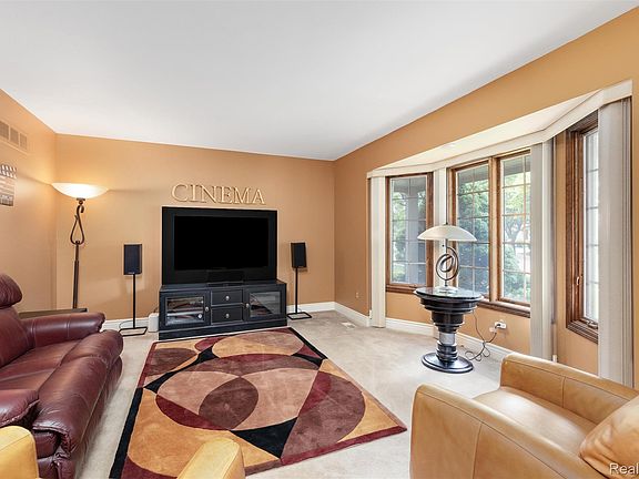 3rd image of 34062 Inverarry Ct