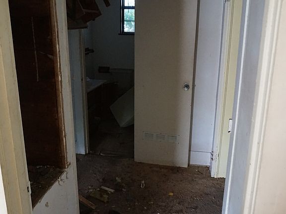 3rd image of 260 E Alma St
