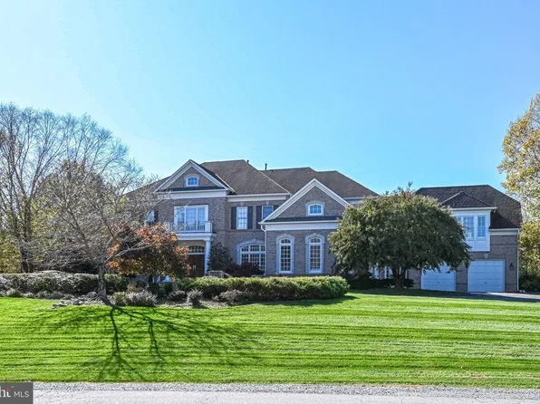 730 Strawfield Ln, Great Falls, VA 22066