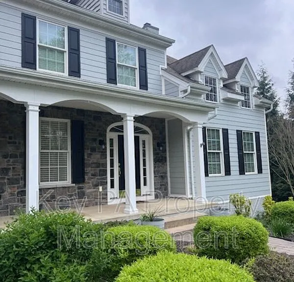 155 Harrogate Dr — Photo 3