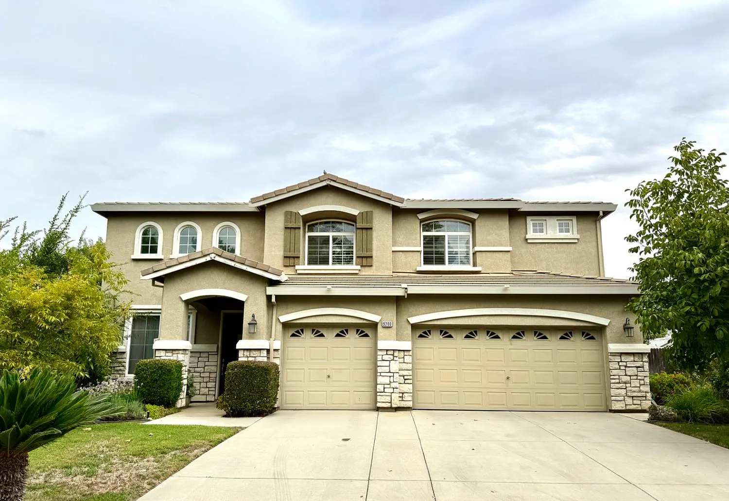 9200 Hunters Creek Way photo 1