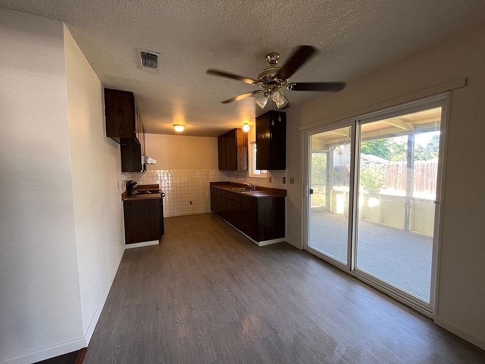 1st image of 8955 Aylesford Ln