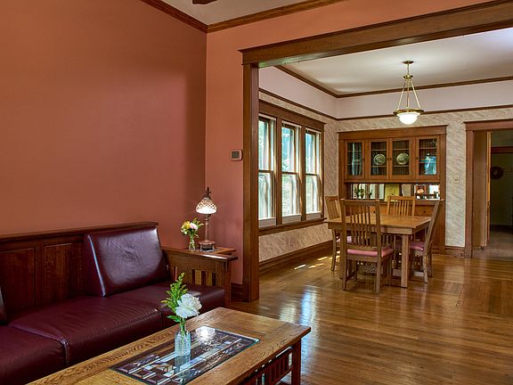 3rd image of 831 Circle Ave