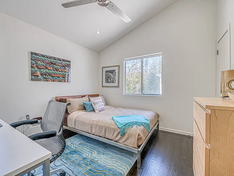 28 Midhampton Ave — Photo 16
