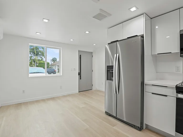 2561 S Westgate Ave #30-11 — Photo 3