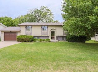 404 Kelsay Ave, Oakland, IA 51560