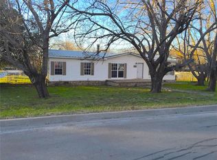 208 2nd St, Glen Rose, TX 76043