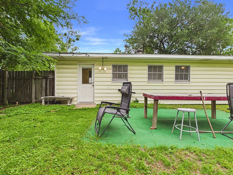 608 Highlands St — Photo 12