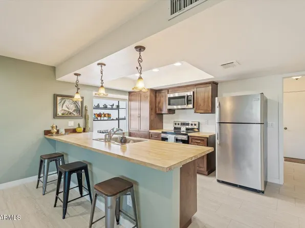 11802 S HALF MOON Drive, Phoenix, AZ 85044