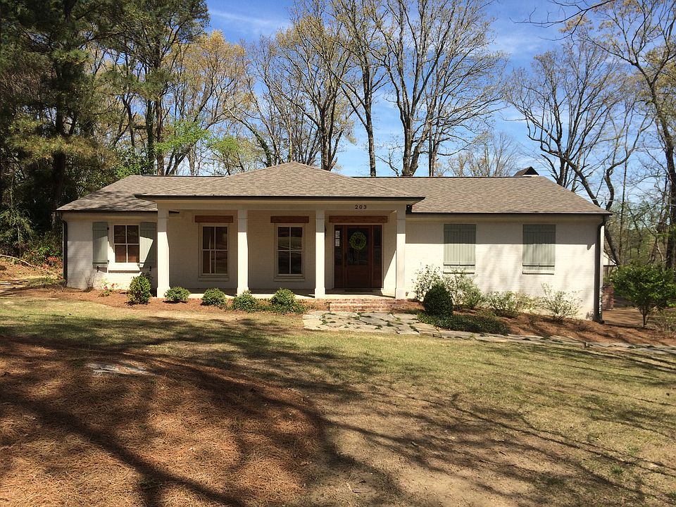 1st image of 203 Saint Andrews Cir