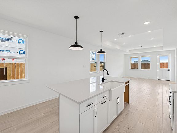 4th image of 29535 Pondview Dr