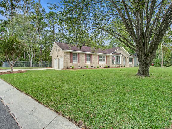 3rd image of 213 Blue Heron Dr