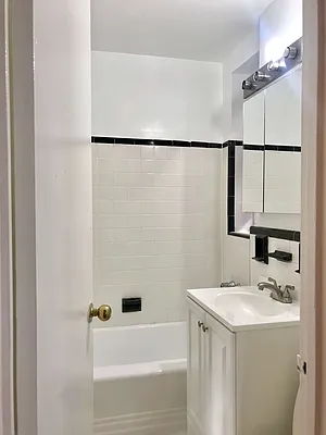 Rented by Winzone Realty Inc | media 4