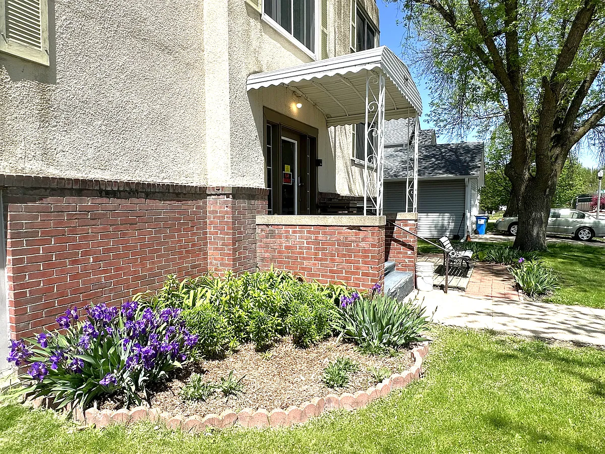 Building Photo - 117 Birch St S #2