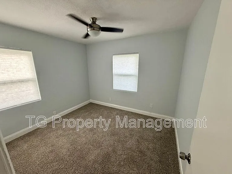 4721 E Castlewood Dr — Photo 10