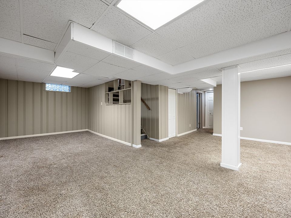 229 Devillen Ave, photo 18