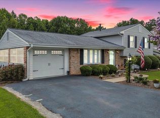 1720 Parker Ln, Vinton, VA 24179