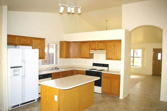 2nd image of 1136 E Gail Dr