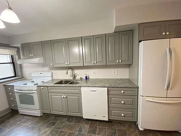 5th image of 51 Douglass St #1