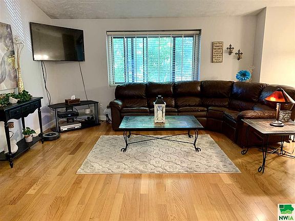 4th image of 2512 Apache Dr