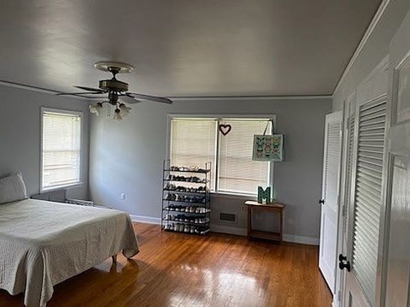 200 W Point Dr