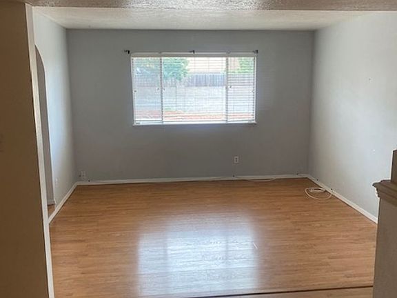 3rd image of 6912 Avenida La Costa NE