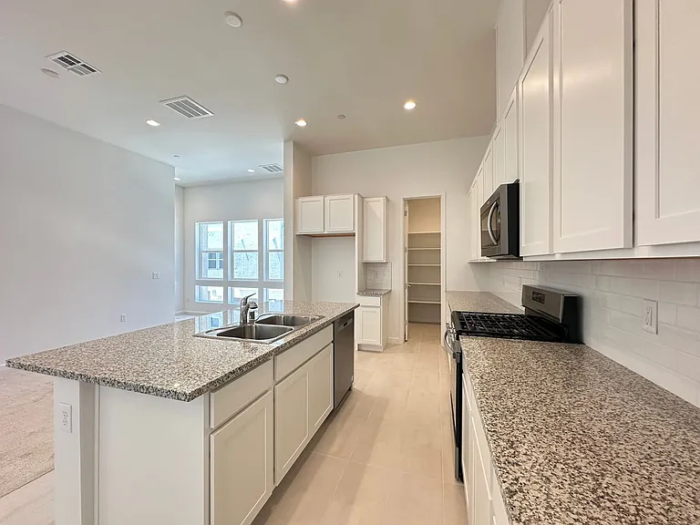3331 Esker Ridge Ave — Photo 8